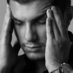 Głowa jak z ołowiu po przebudzeniu? Odkryj, jak zamienić ciężki start w lekki poranek