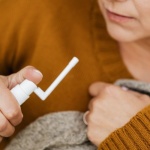 Trzydziestka to nie wyrok na suchość: proste sposoby na nawilżone śluzówki i lepsze samopoczucie